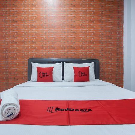 Reddoorz Plus @ Raya Sengkaling Malang Esterno foto