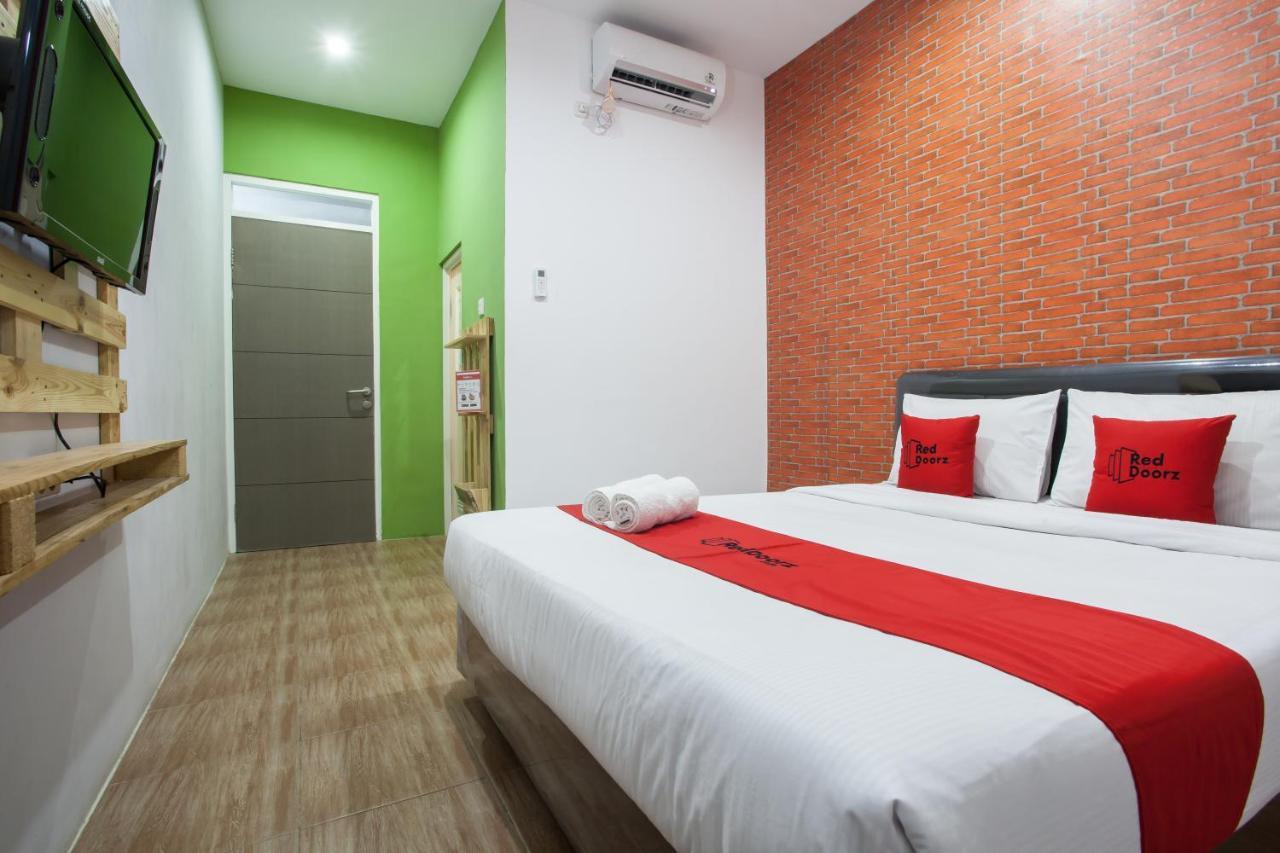 Reddoorz Plus @ Raya Sengkaling Malang Esterno foto