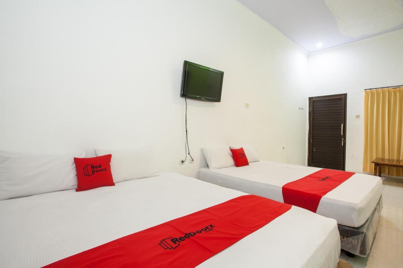 Reddoorz Plus @ Raya Sengkaling Malang Esterno foto