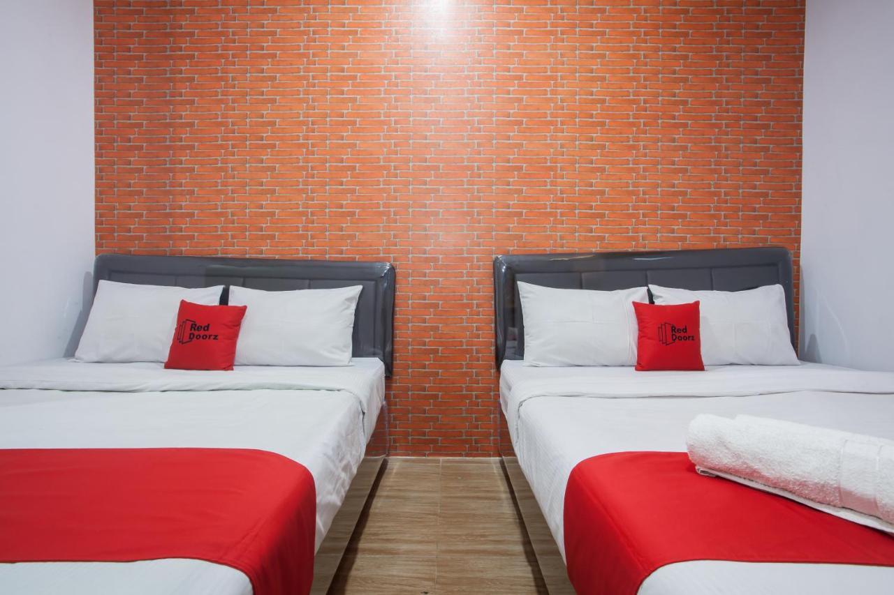 Reddoorz Plus @ Raya Sengkaling Malang Esterno foto
