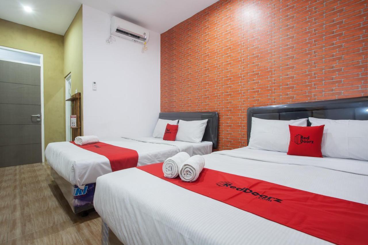 Reddoorz Plus @ Raya Sengkaling Malang Esterno foto